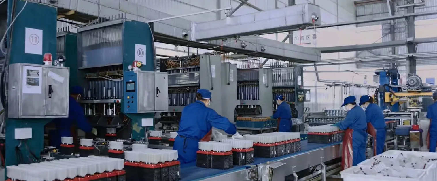 خط إنتاج البطاريات في منشأة Chengguang Power Tech Co., Ltd.